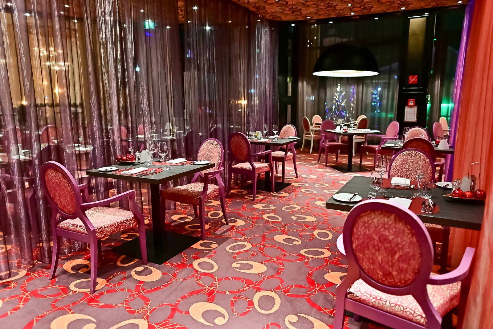 De stijlvolle restaurantzaal van Meadowfrontier